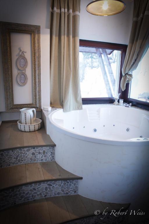 Pensiunea Vlahia Inn Moeciu De Sus Room photo